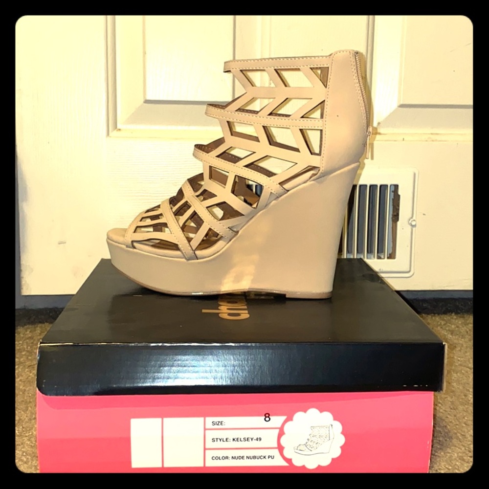 Nude Wedges